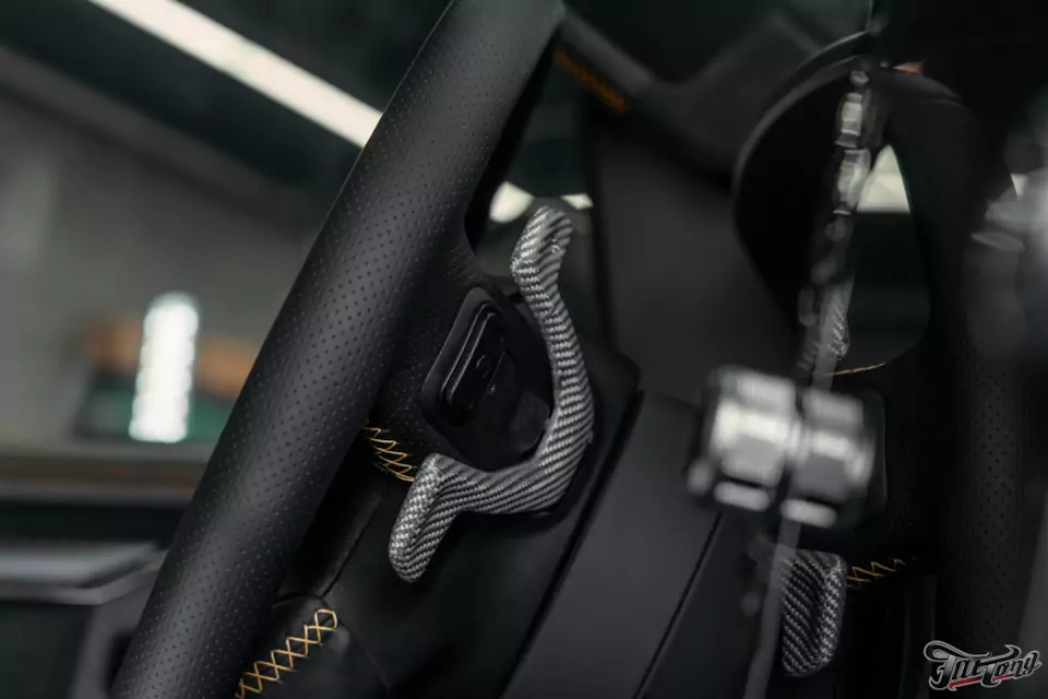Что мы сделали с RAM TRX Hennessey Mammoth 1000?! Часть 5: процесс пошива, готовый салон и ремни безопасности